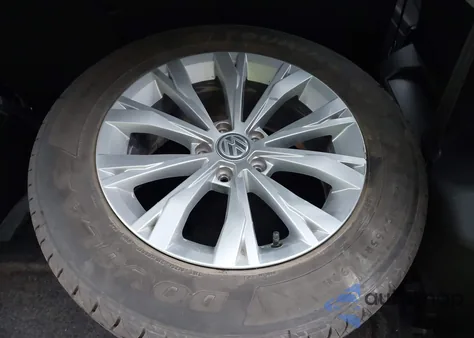 2019 Volkswagen Tiguan 2.0T Se/2.0T Sel/2.0T Sel R-Line/2.0T Sel R-Line Black z USA, uszkodzony, nr VIN 3VV2B7AX4KM105097